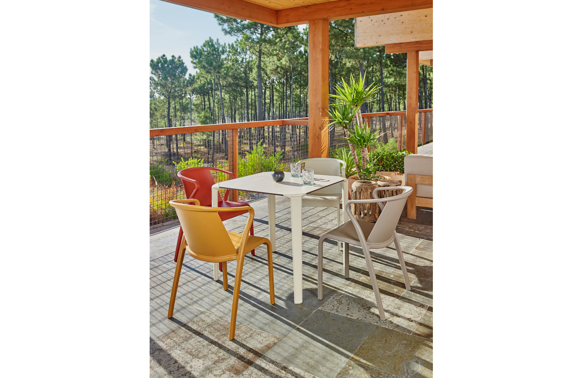 Fauteuil de jardin empilable FADO en polypropylène EZPELETA Fauteuil de jardin empilable FADO en polypropylène EZPELETA