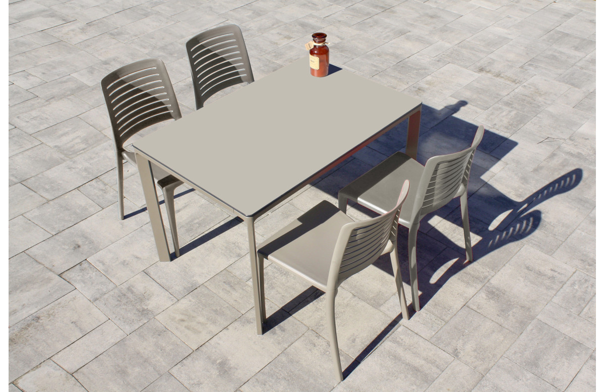 Ensemble table et chaises de jardin empilables 4 personnes Ezpeleta Meet-Park Ensemble table et chaises de jardin empilables 4 personnes Ezpeleta Meet-Park