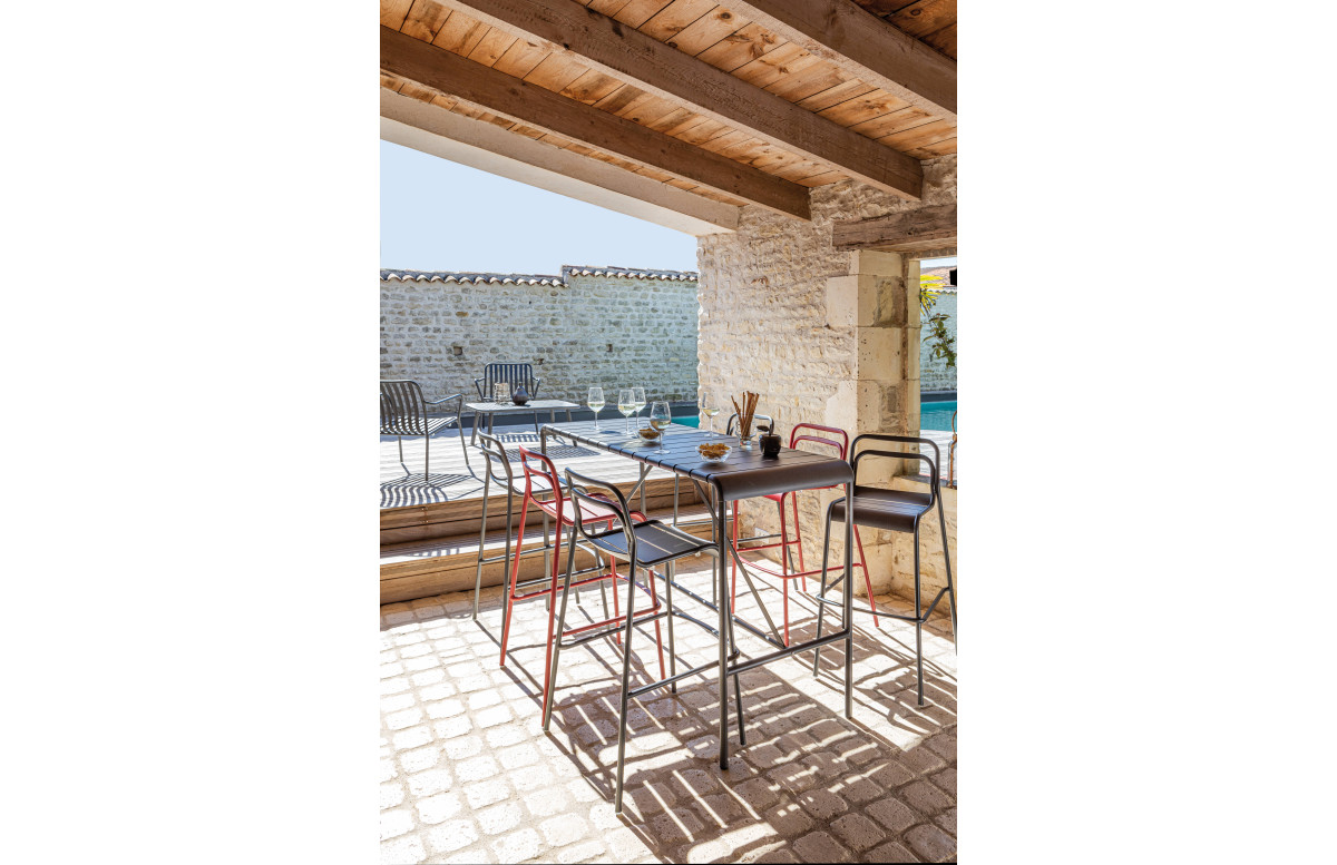 Table haute de jardin en aluminium 4-6 personnes - BITTI graphite - ProLoisirs Table haute de jardin en aluminium 4-6 personnes - BITTI graphite - ProLoisirs