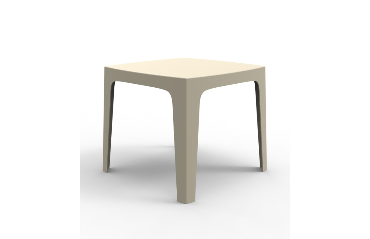 Table de jardin empilable SOLID basic par Stefano Giovannoni & Elisa Gargan - Vondom Table de jardin empilable SOLID basic par Stefano Giovannoni & Elisa Gargan - Vondom