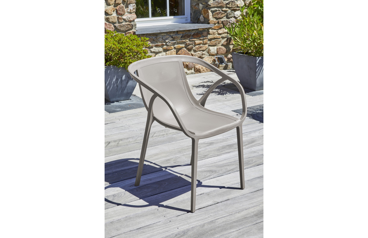 Fauteuil de jardin empilable HOP en polypropylène EZPELETA Fauteuil de jardin empilable HOP en polypropylène EZPELETA