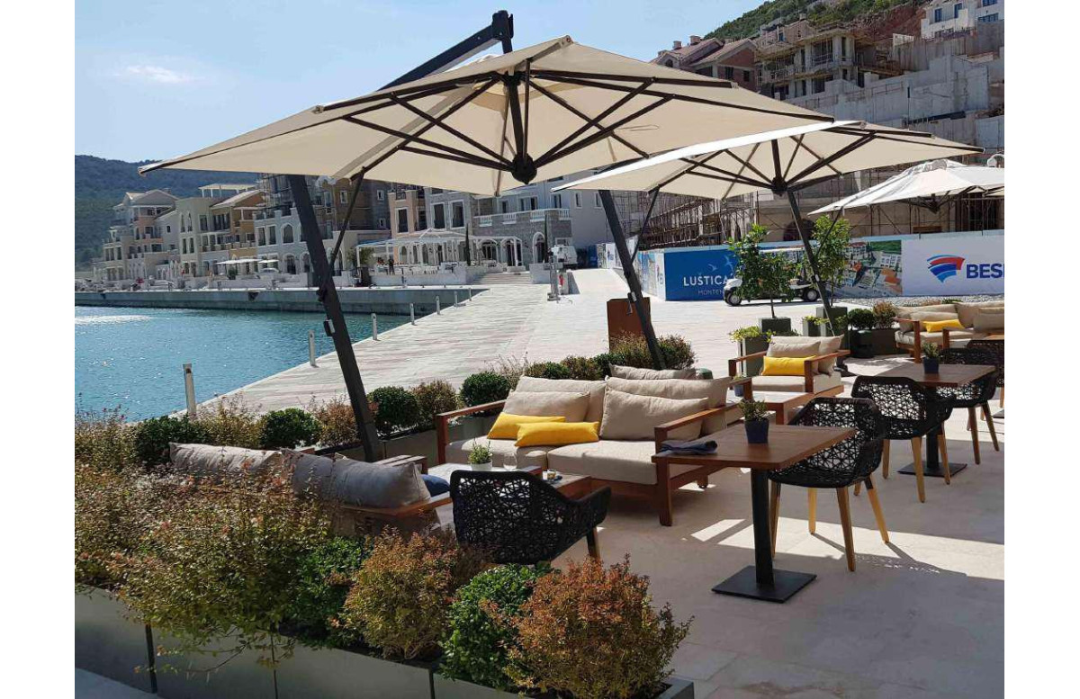 Parasol de jardin carré déporté et inclinable en aluminium Leonardo Braccio 3 x 3 SCOLARO - Ecru Parasol de jardin carré déporté et inclinable en aluminium Leonardo Braccio 3 x 3 SCOLARO - Ecru