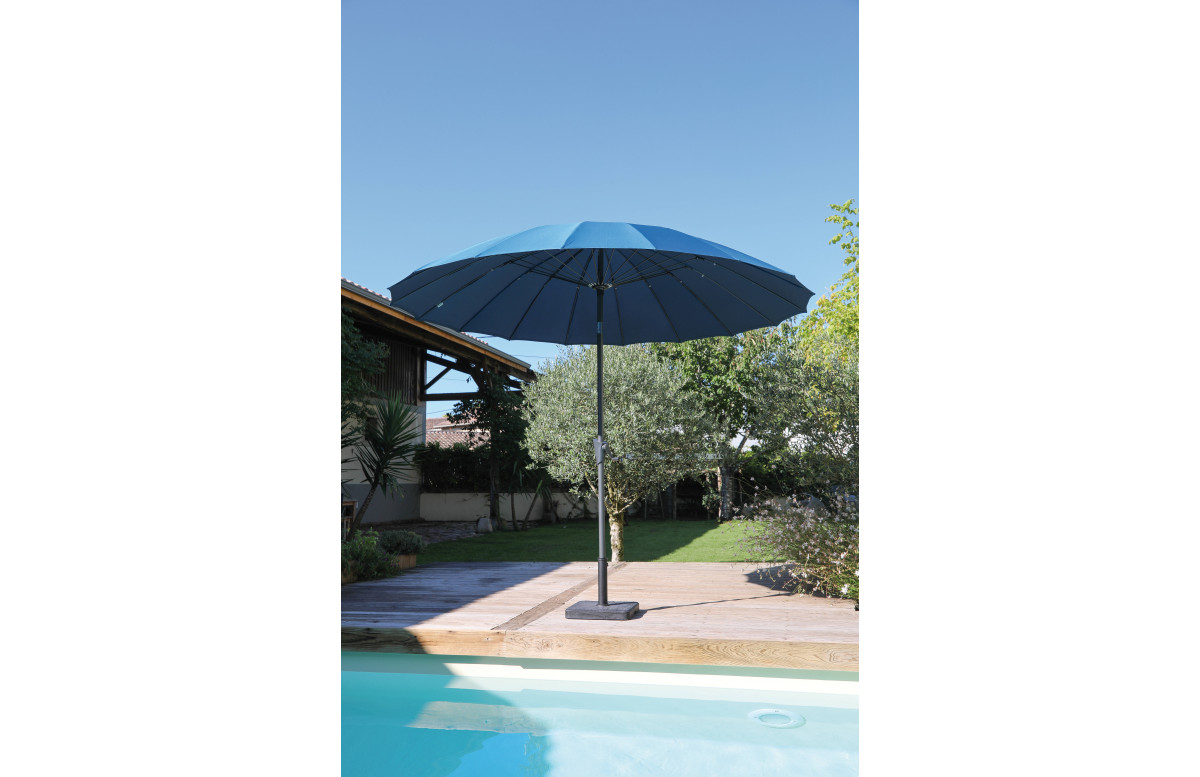 Parasol rond inclinable Pagode Alizé déperlant en aluminium Parasol rond inclinable Pagode Alizé déperlant en aluminium