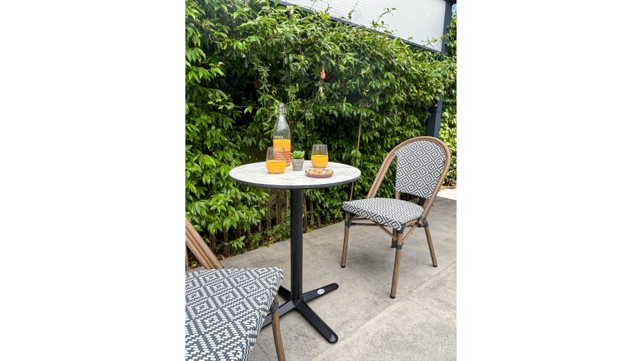 Lot composé d'une table de jardin BISTRO-TB60-HPL-MB et de 2 fauteuils BISTRO-FT-TEX-BLEU empilables
