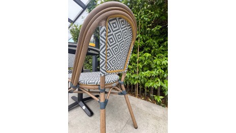 Lot composé d'une table de jardin BISTRO-TB60-HPL-MB et de 2 fauteuils BISTRO-FT-TEX-BLEU empilables