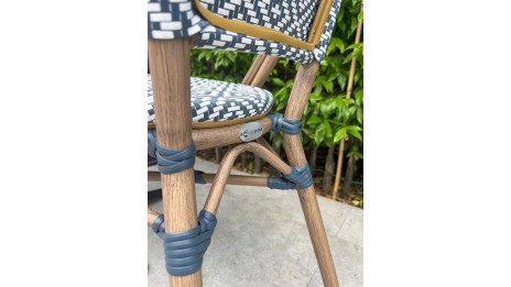 Lot composé d'une table de jardin BISTRO-TB60-HPL-MB et de 2 fauteuils BISTRO-FT-TEX-BLEU empilables