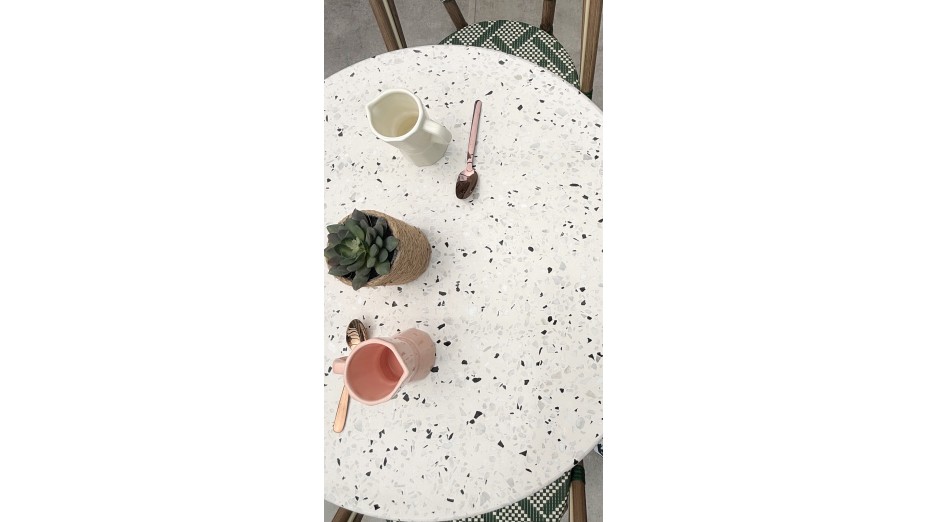 Table ronde de jardin BISTRO (diam. 60 cm) en acier noir et plateau terrazzo - BLANC