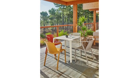 Fauteuil de jardin empilable FADO en polypropylène renforcé avec fibre de verre - TAUPE
