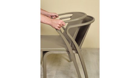 Fauteuil de jardin empilable FADO en polypropylène renforcé avec fibre de verre - TAUPE