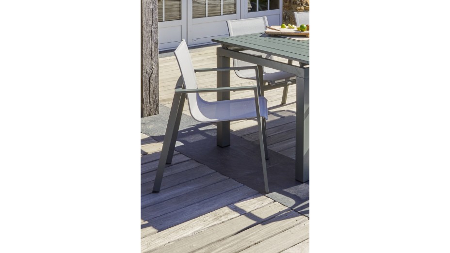 Fauteuil de jardin empilable MIAMI en textilène gris et aluminium - KAKI