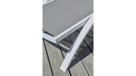 Lot composé de 2 bains de soleil BARCELONA-CL-BLANC (pré-montés) empilables