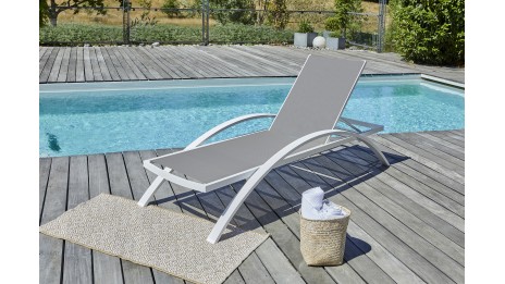 Lot composé de 2 bains de soleil BARCELONA-CL-BLANC (pré-montés) empilables