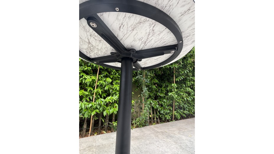 Table ronde de jardin BISTRO (diam. 60 cm) en acier noir et plateau HPL effet marbre - BLANC