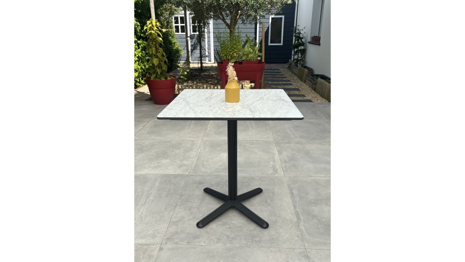 Table carrée de jardin BISTRO (70x70 cm) en acier noir et plateau HPL effet marbre - BLANC