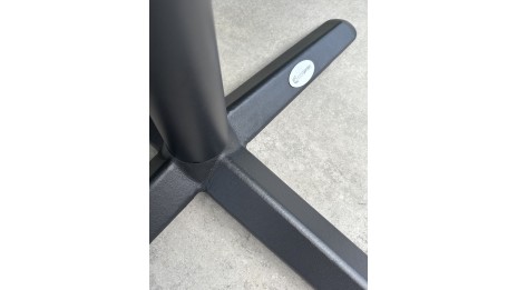 Table carrée de jardin BISTRO (70x70 cm) en acier noir et plateau HPL effet marbre - BLANC