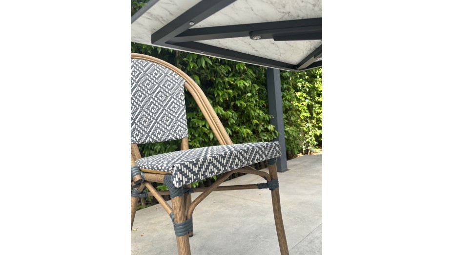 Lot composé d'une table de jardin BISTRO-TB70-HPL-MB et de 2 fauteuils BISTRO-FT-TEX-BLEU empilables