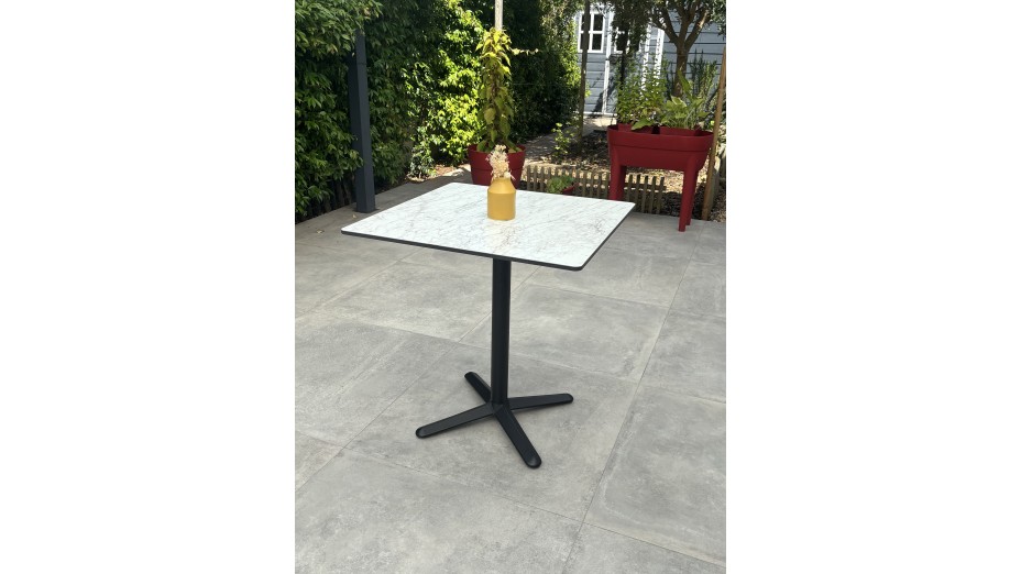 Lot composé d'une table de jardin BISTRO-TB70-HPL-MB et de 2 fauteuils BISTRO-FT-TEX-BLEU empilables