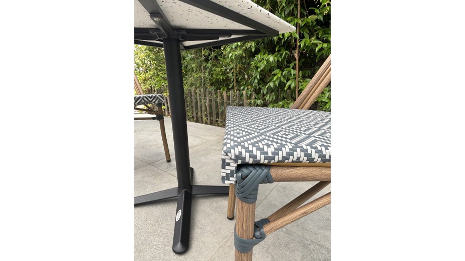 Lot composé d'une table de jardin BISTRO-TB70-TRZ et de 2 fauteuils BISTRO-FT-TEX-BLEU empilables