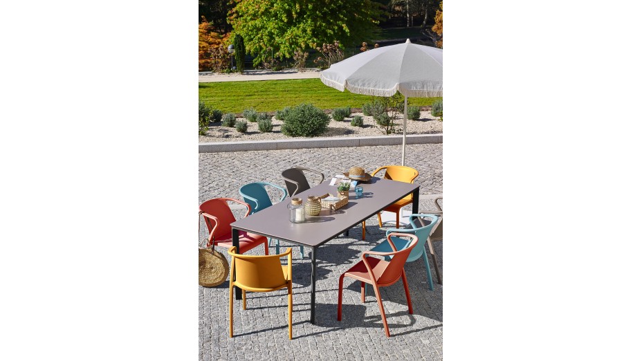 Lot composé de 2 fauteuils de jardin FADO-FT-TAUPE empilables
