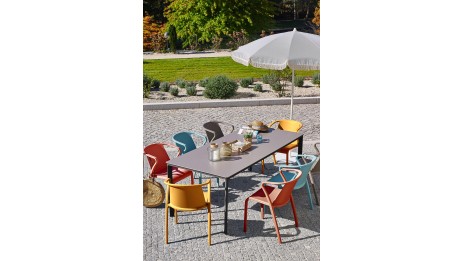 Lot composé de 2 fauteuils de jardin FADO-FT-TAUPE empilables